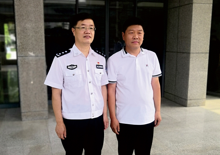 公安部铁道警察学院院长管曙光会见杨子良董事长合影留念